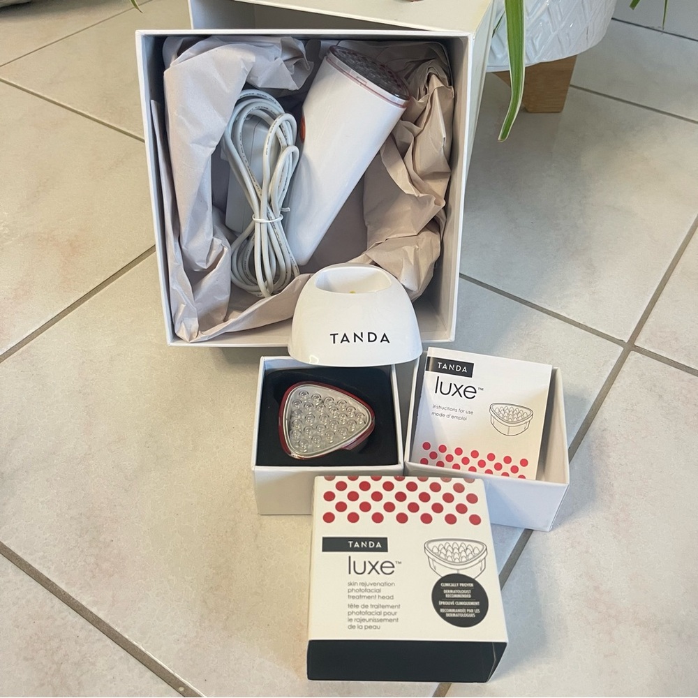Tanda Luxe LED Skin Rejuvenation Photofacial Device